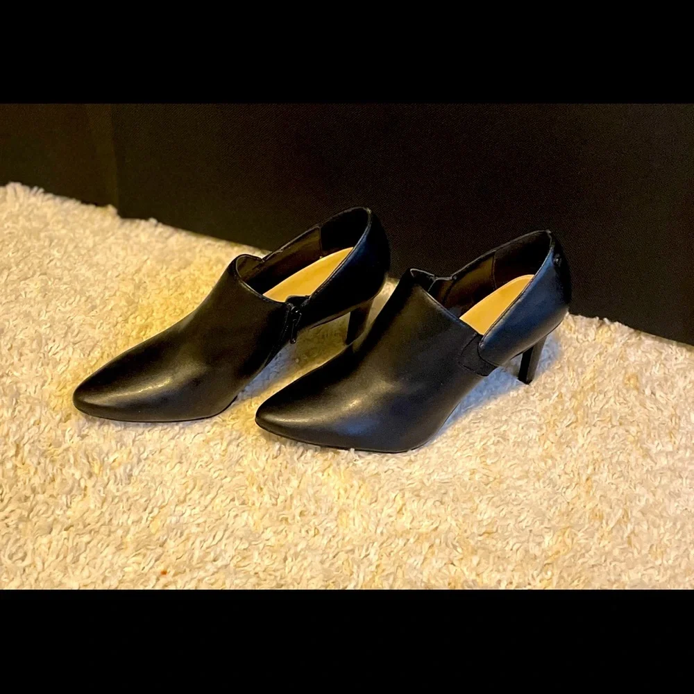 Very Nice Booties!! - Picture 1 of 3